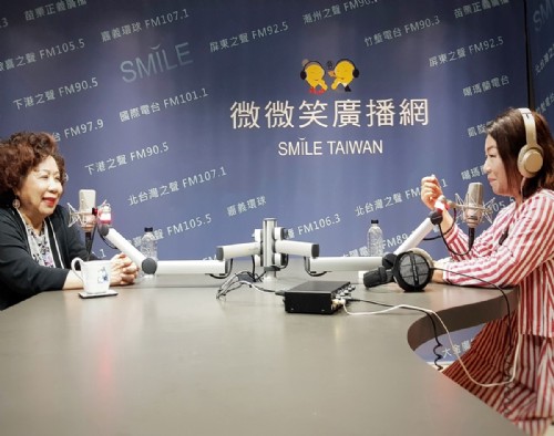 12/18 淑君專訪前總統府國策顧問 黃越綏